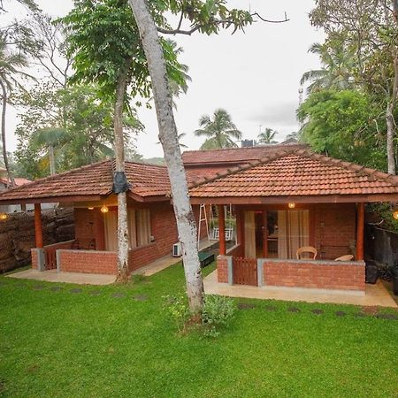 Click Hiriketiya Hotel Dikwella Luaran gambar