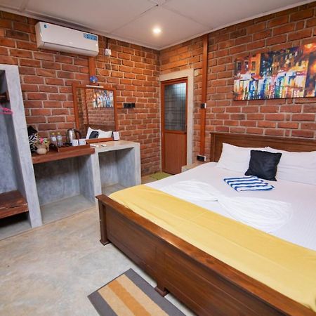 Click Hiriketiya Hotel Dikwella Luaran gambar