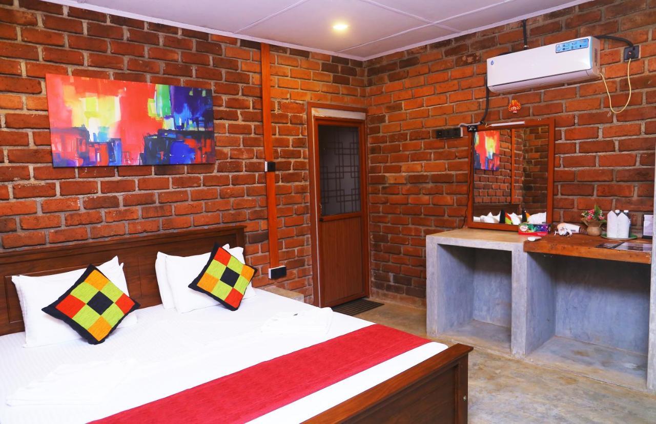 Click Hiriketiya Hotel Dikwella Luaran gambar