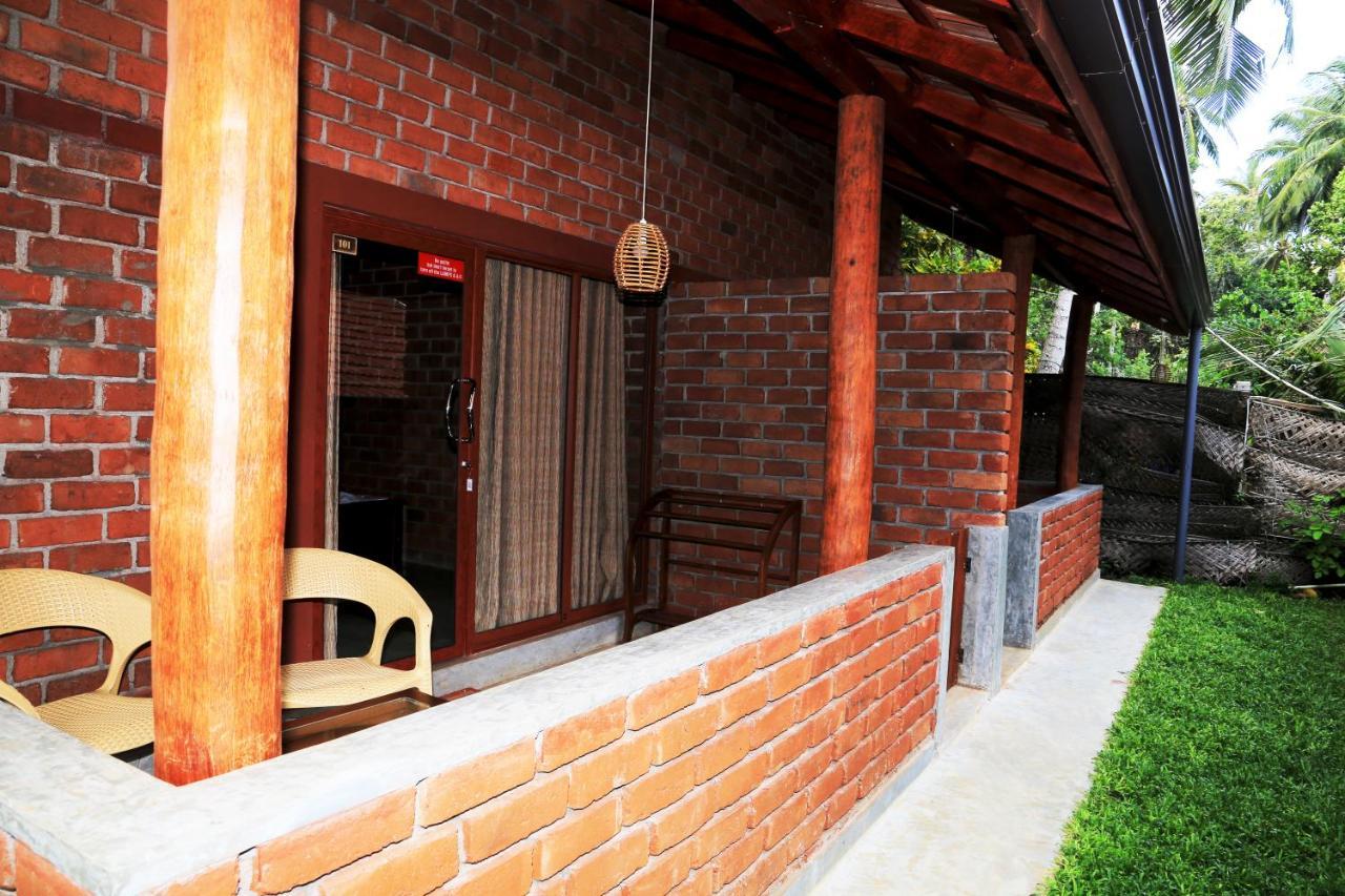 Click Hiriketiya Hotel Dikwella Luaran gambar