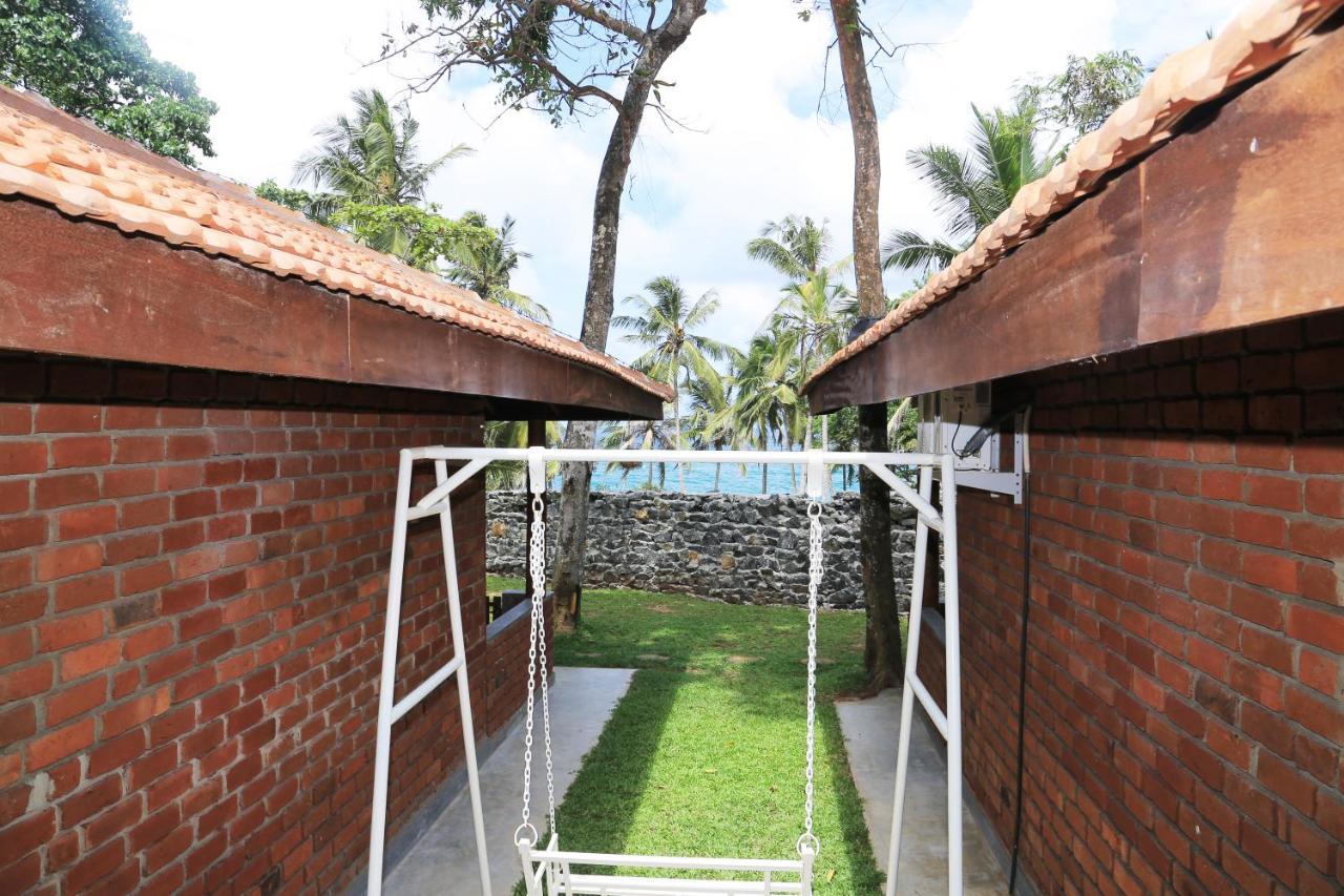 Click Hiriketiya Hotel Dikwella Luaran gambar